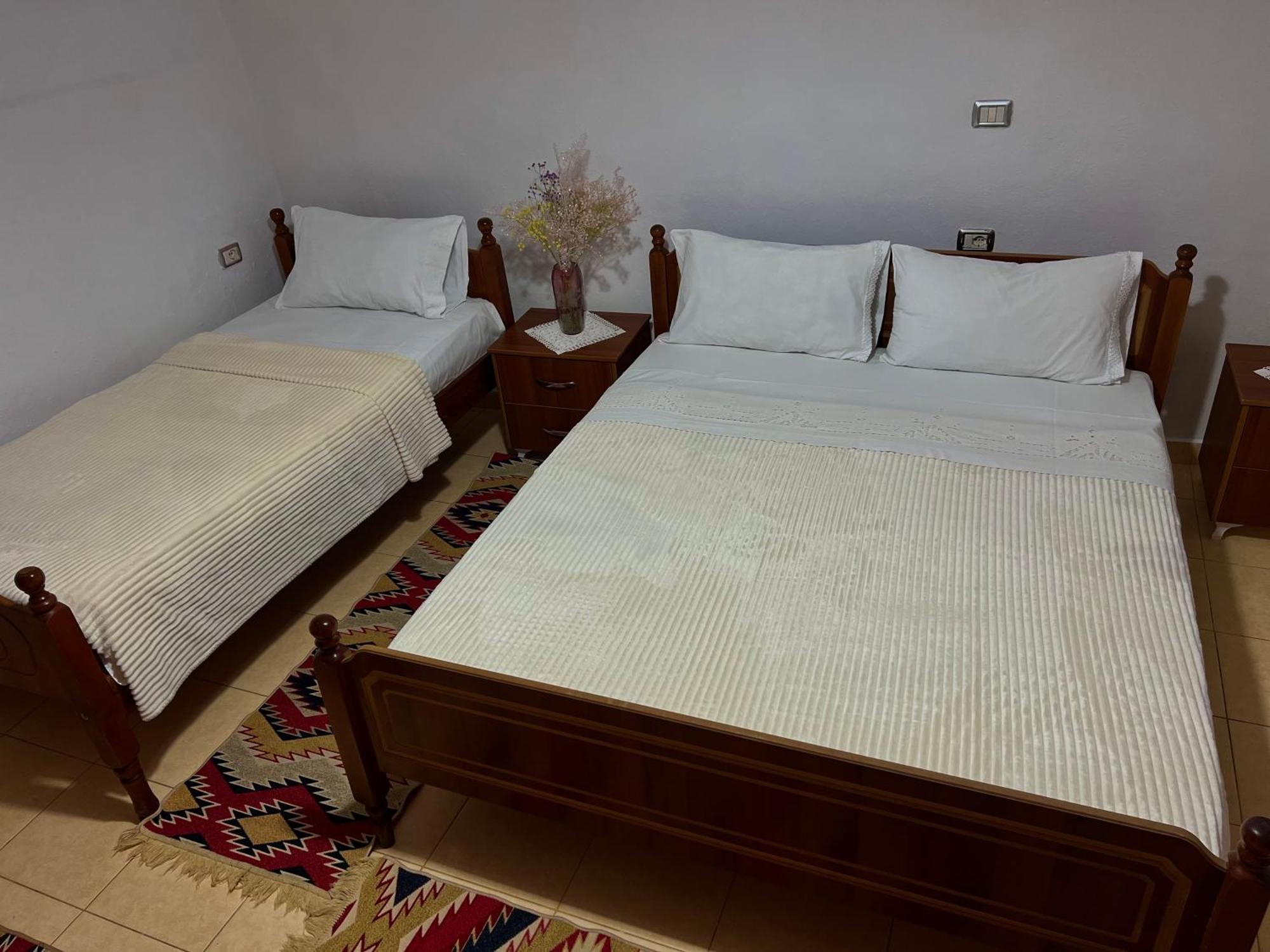 Tourists Guest House Gjirokastër Dış mekan fotoğraf