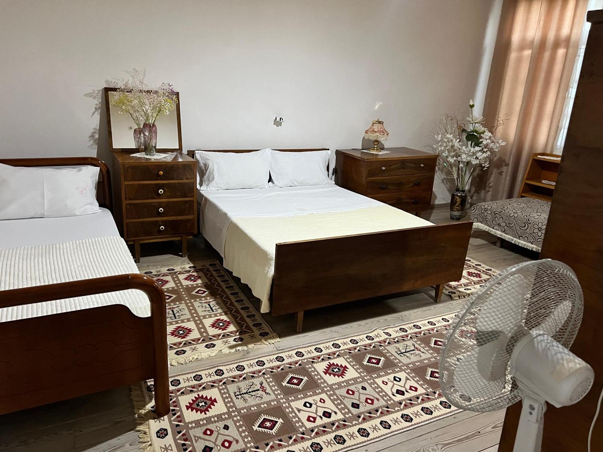 Tourists Guest House Gjirokastër Dış mekan fotoğraf