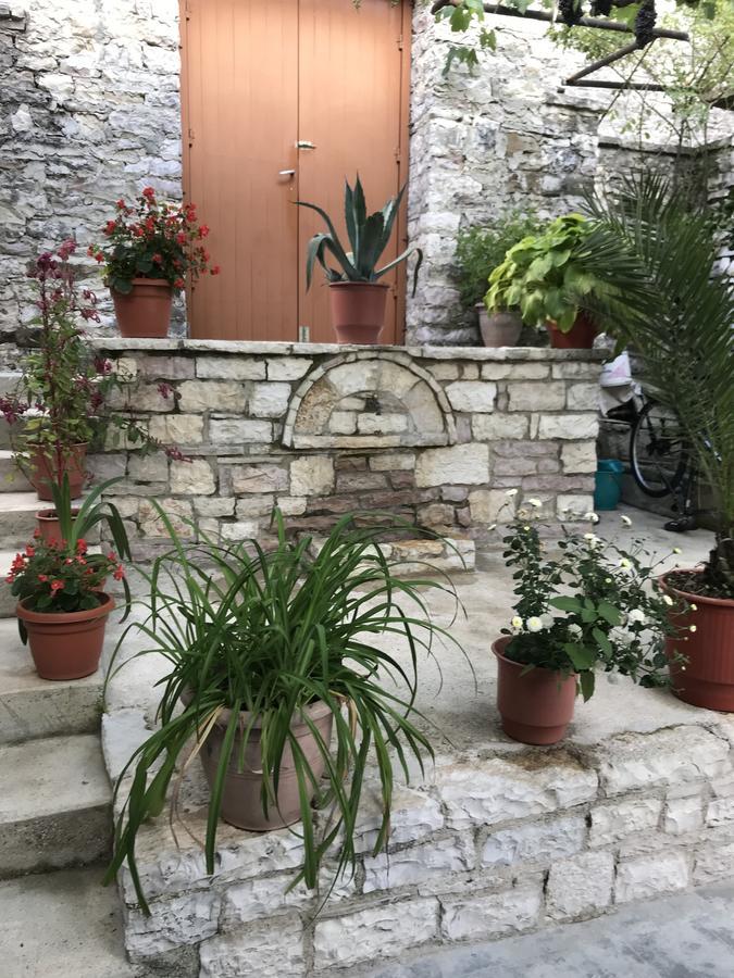 Tourists Guest House Gjirokastër Dış mekan fotoğraf